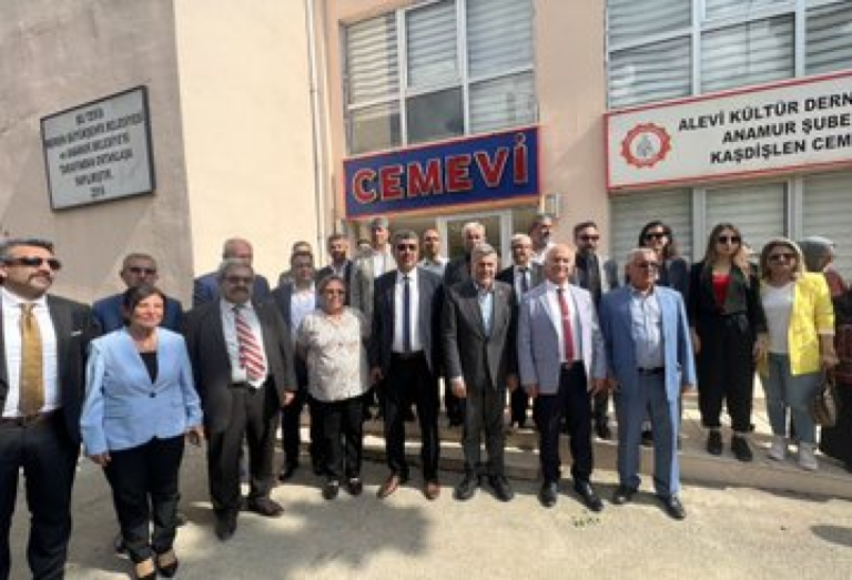 MHP Mersin Milletvekili adayı Dr. Levent UYSAL Anamur Cem Evi’ni ziyaret etti.