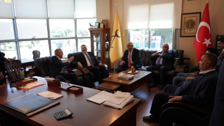 MHP Mersin Milletvekili adayı Dr. Levent UYSAL Tufan Kürklü ve işletmesini ziyaret etti.