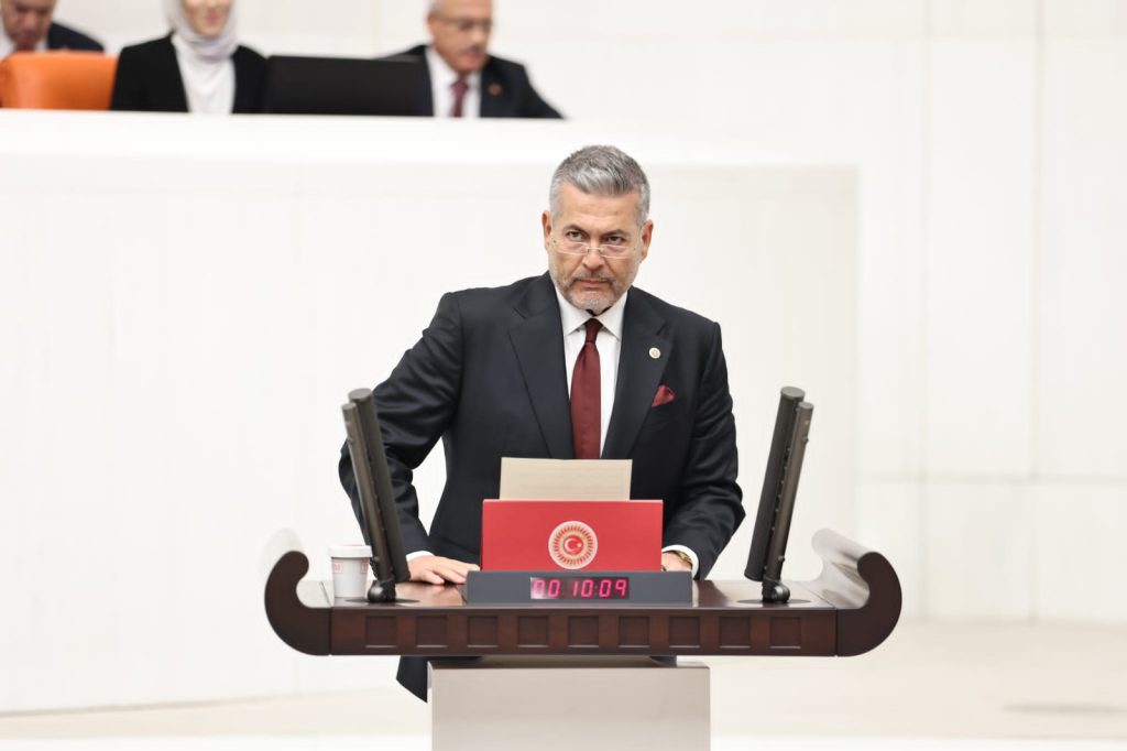 MHP Mersin Milletvekili Levent UYSAL’da yemin ederek, görevine başladı.