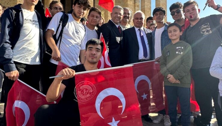 MHP Mersin Milletvekili Uysal, 1000 Çocuk ile Ata’nın Huzurunda