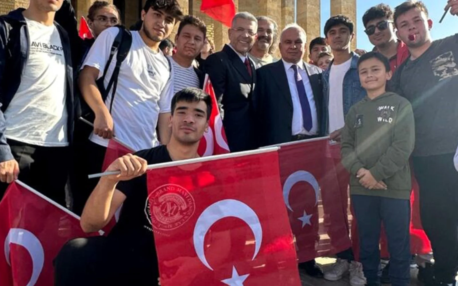 MHP Mersin Milletvekili Uysal, 1000 Çocuk ile Ata’nın Huzurunda