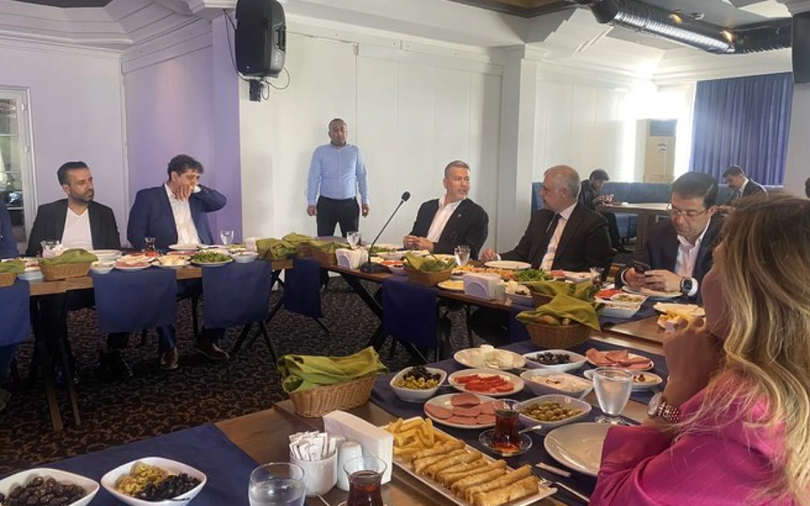 MHP Mersin Milletvekili adayı Dr. Levent UYSAL Mersin STK’lılar ile bir araya gelerek MERSİNGİAD’ın sabah kahvaltısına katıldı.