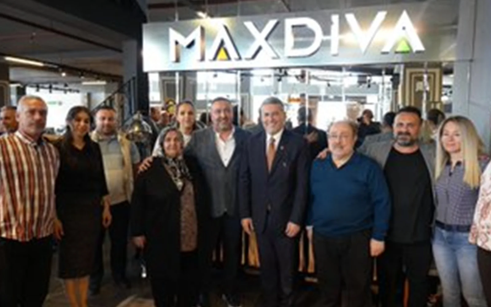 MHP Mersin Milletvekili adayı Dr. Levent UYSAL Maxdiva Mağazasını ziyaret etti.