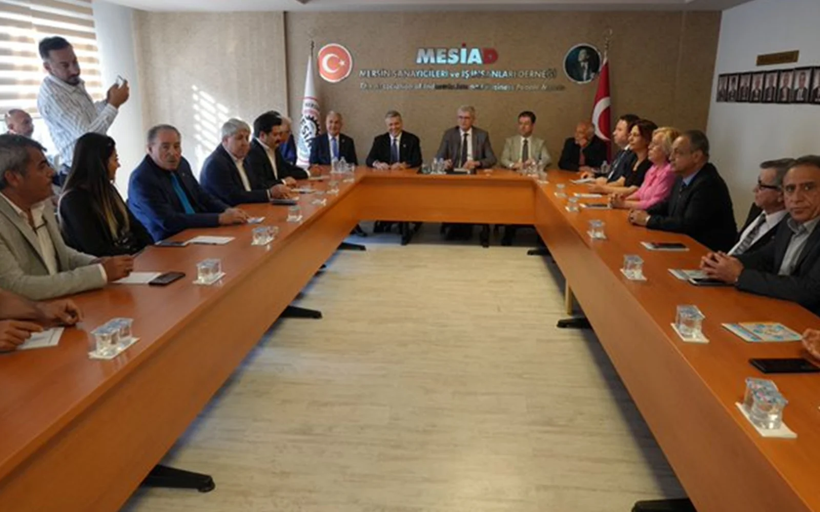 MHP Mersin Milletvekili adayı Dr. Levent UYSAL Mersin Sanayici ve İş İnsanları Derneği’ni ziyaret etti.