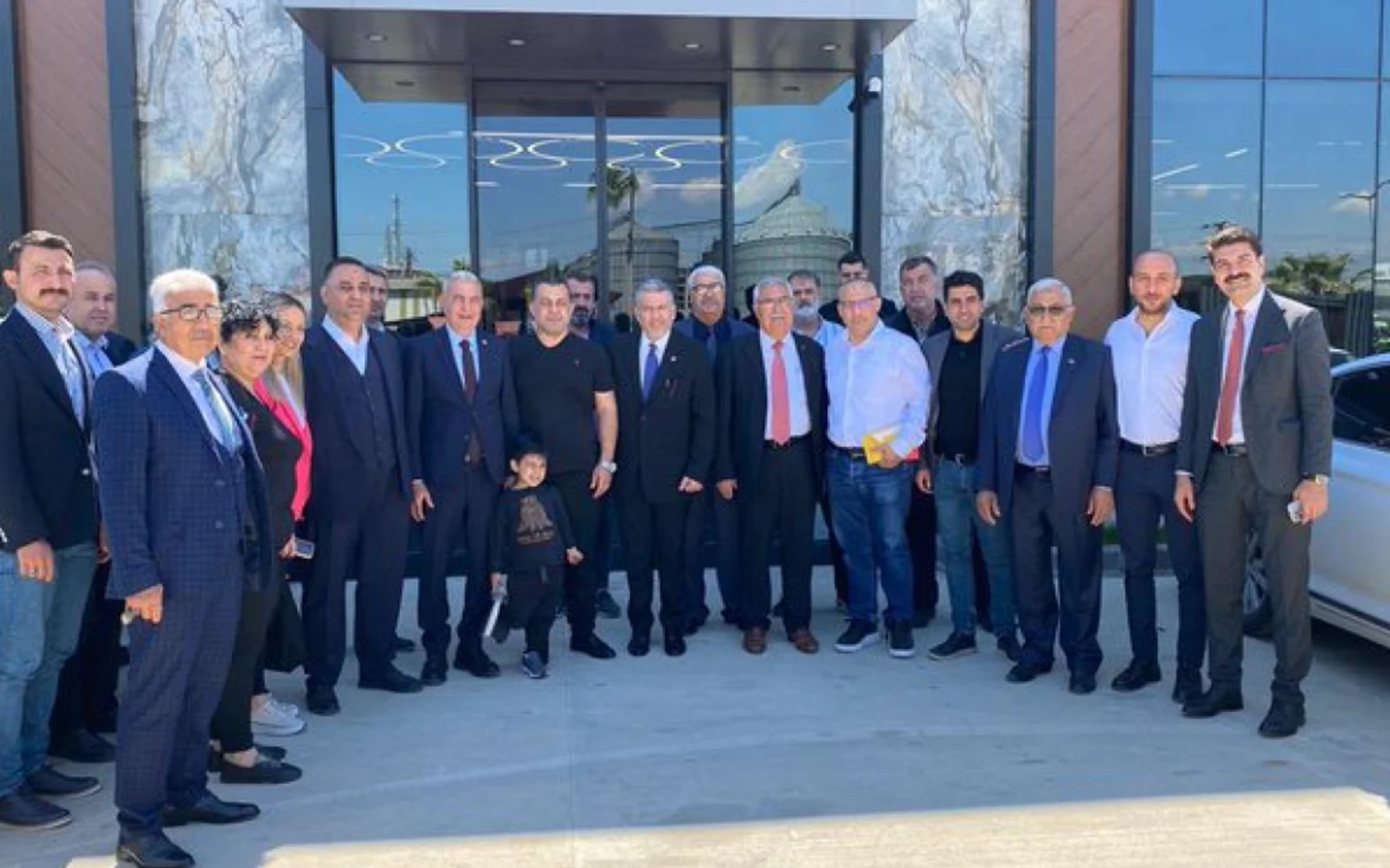 MHP Mersin Milletvekili adayı Dr. Levent UYSAL Alıcı Ticareti ziyaret etti.